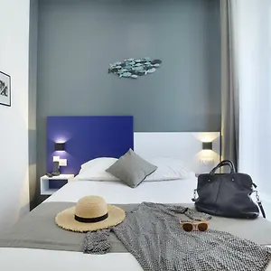 מלון Alcove ***